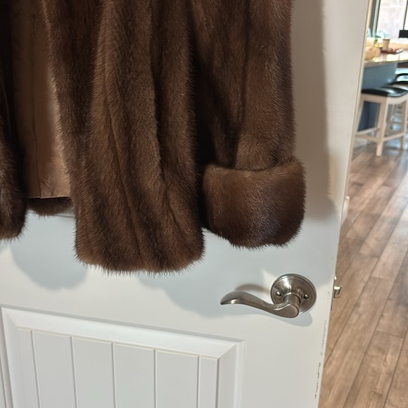 Natural brown mink coat. Swing style. Multiple back panels. - Picture 6 of 11